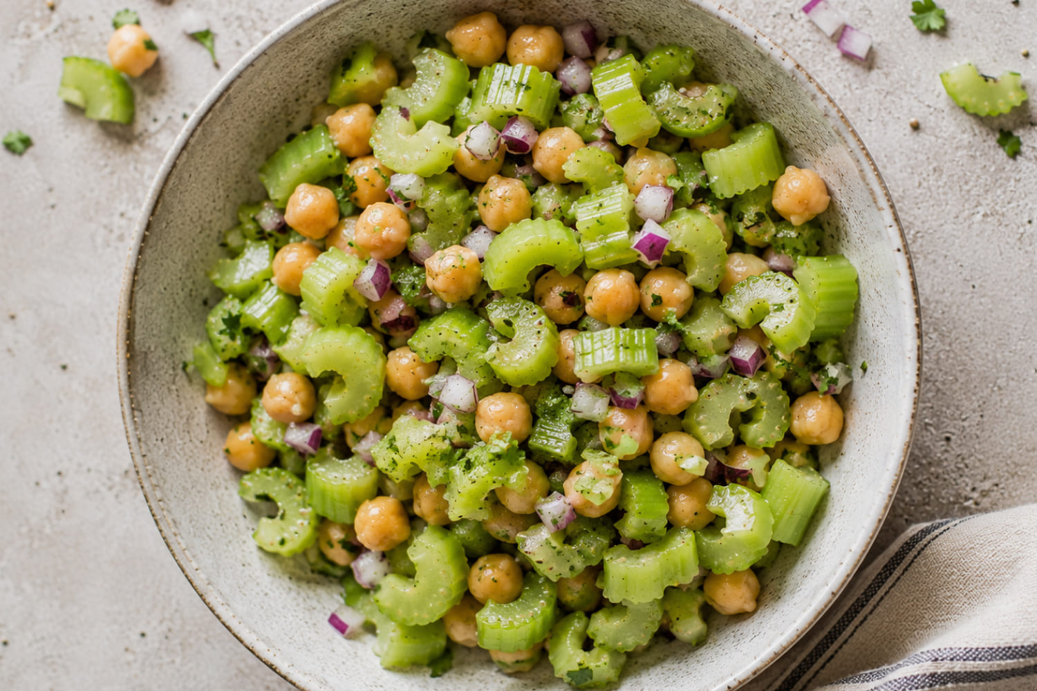 Sellerie im Sommer: 3 schnelle Rezepte + Bio-Saft