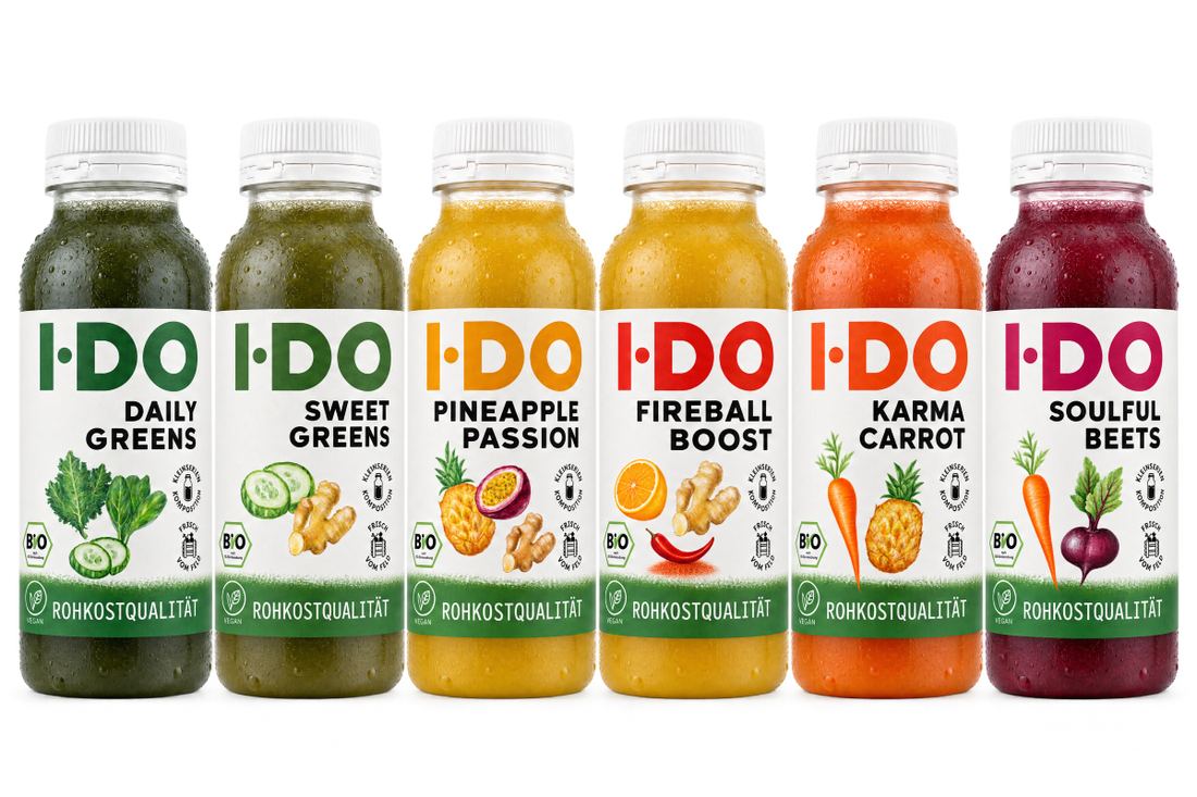 Sechs I·DO Bio-Säfte der Easy Saftkur für einen Tag: Daily Greens, Sweet Greens, Pineapple Passion, Fireball Boost, Karma Carrot und Soulful Beets