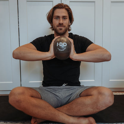 Nilklas holding a redondo ball I·DO