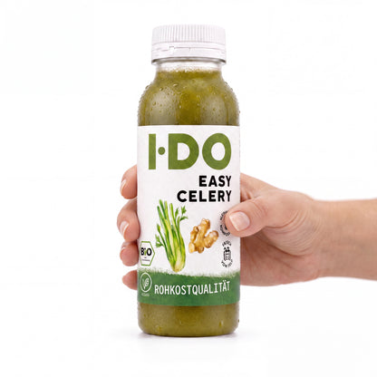 Easy Celery – I·DO Bio-Saft, 240-ml-Flasche in der Hand