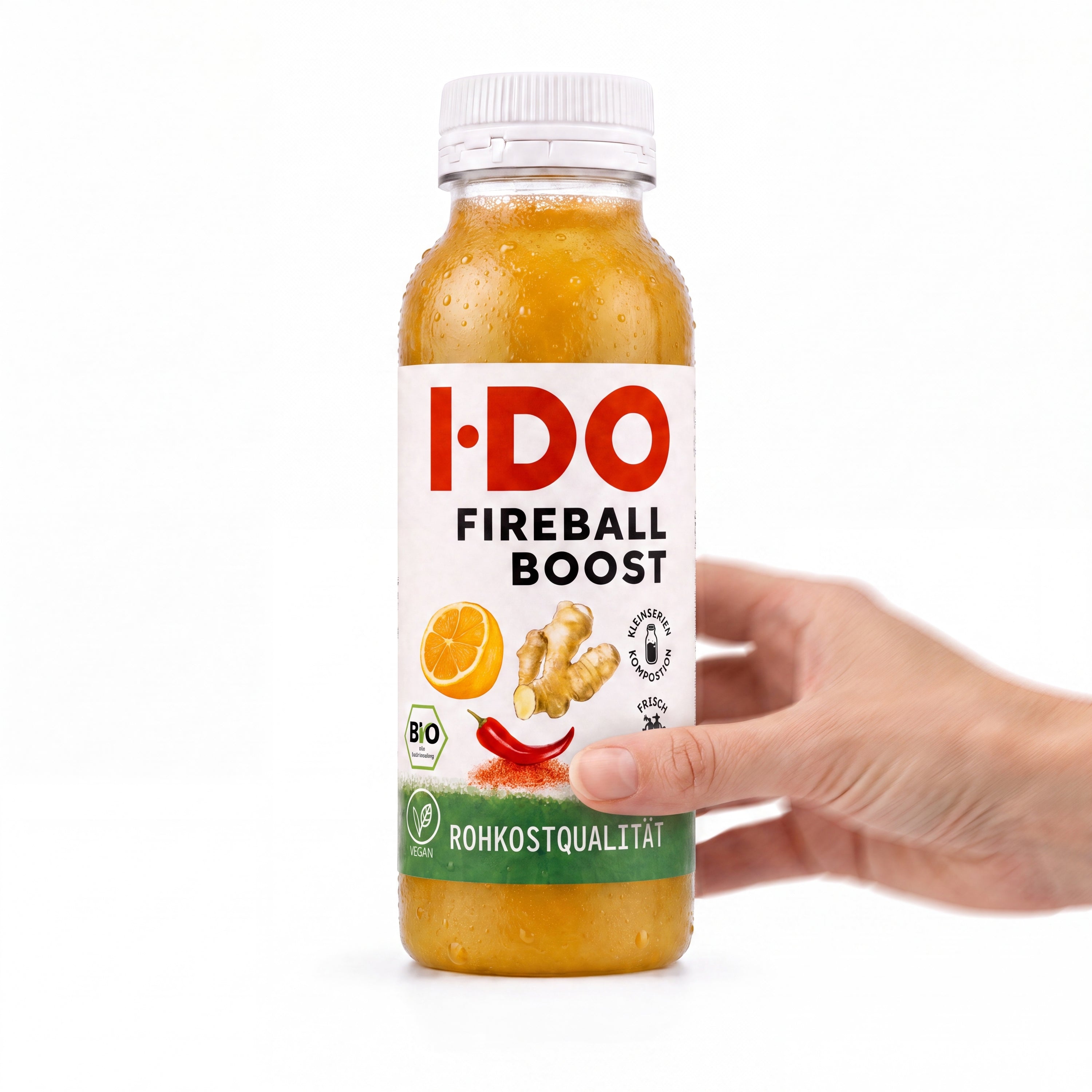 Fireball Boost – I·DO Bio-Saft, 240-ml-Flasche in der Hand