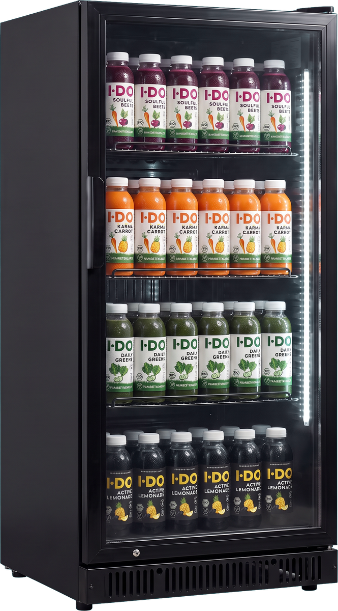 Schwarzer Glastür-Kühlschrank, gefüllt mit I·DO Bio-Säften: Soulful Beets, Karma Carrot, Daily Greens und Active Lemonade, sortenrein nach Fächern einsortiert